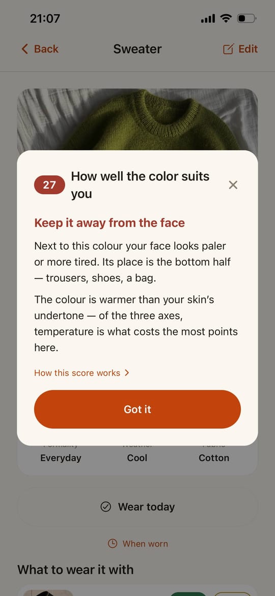 A score opened up in Ecru: “How well the color suits you”, 27 points, “Keep it away from the face” — and the explanation that the colour is warmer than your skin’s undertone, and that of the three axes temperature is what costs the most points here.